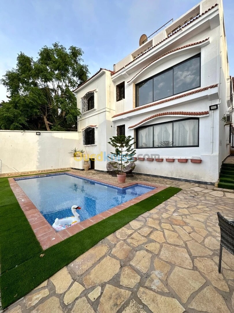 Magnifique villa avec piscine à Ain El Turck, Oran – Location saisonnière | Vue et confort