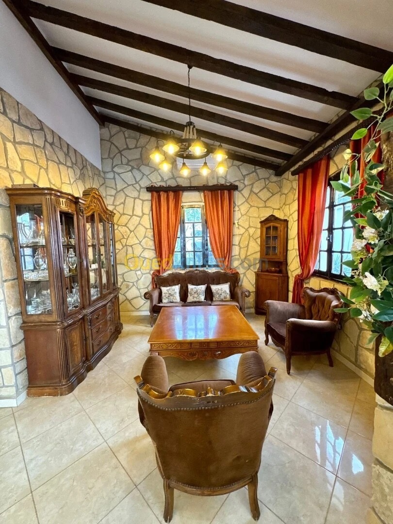Magnifique villa avec piscine à Ain El Turck, Oran – Location saisonnière | Vue et confort