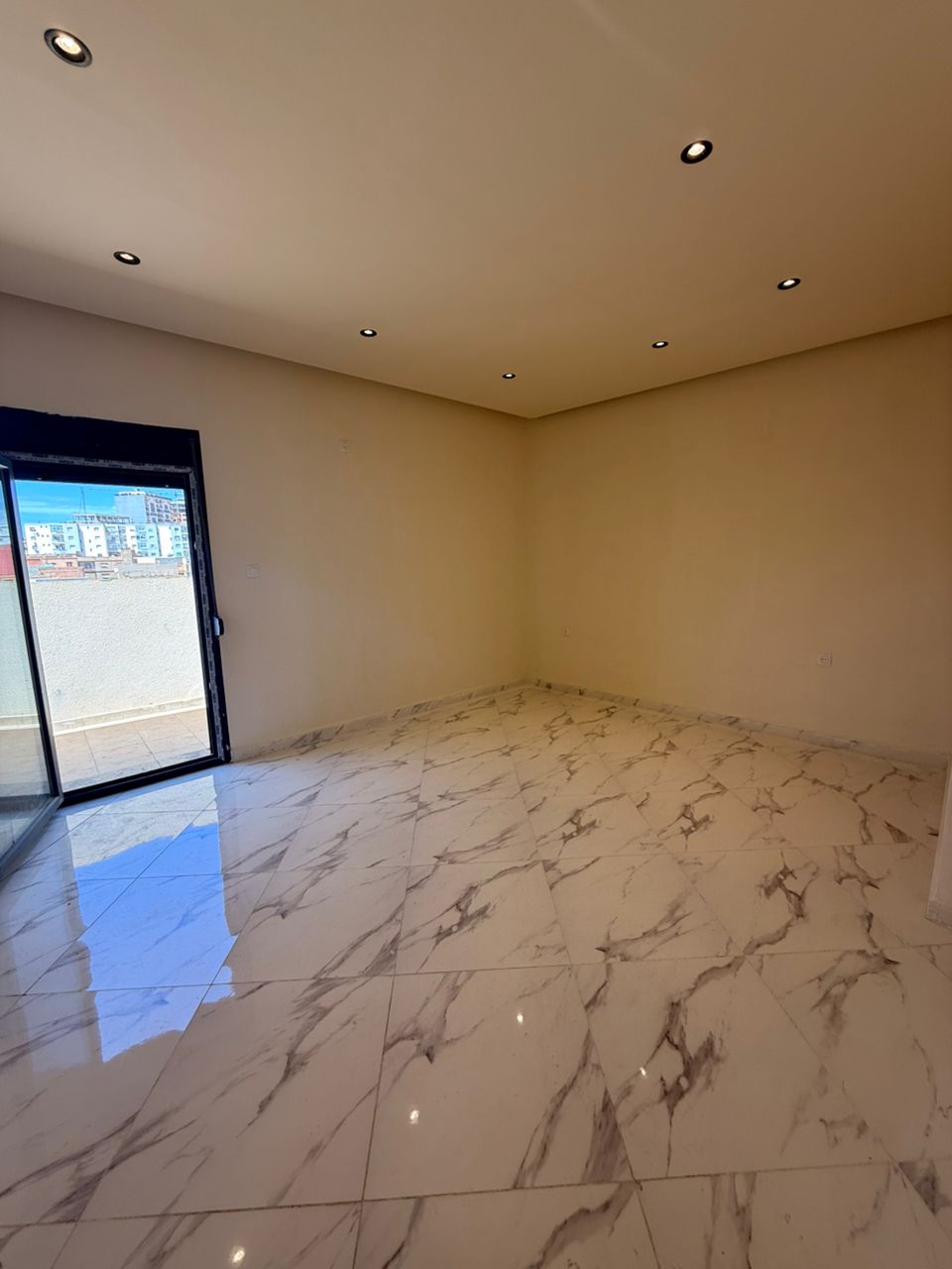 Appartement F3 de 102 m² à Millenium – Double façade au 7ème étage | 18 800 000 DZD