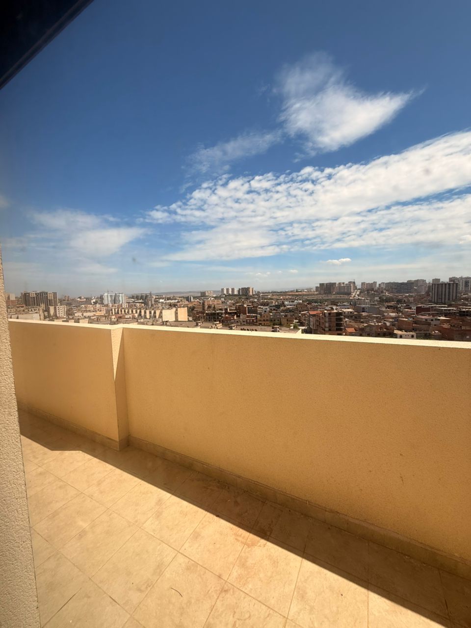 Appartement F3 de 102 m² à Millenium – Double façade au 7ème étage | 18 800 000 DZD