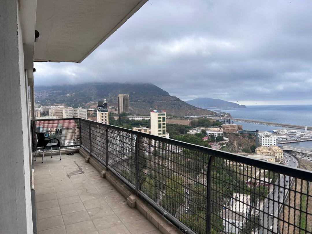 Appartement T3 au Front de Mer d’Oran – 13ème étage | Location courte durée avec vue exceptionnelle