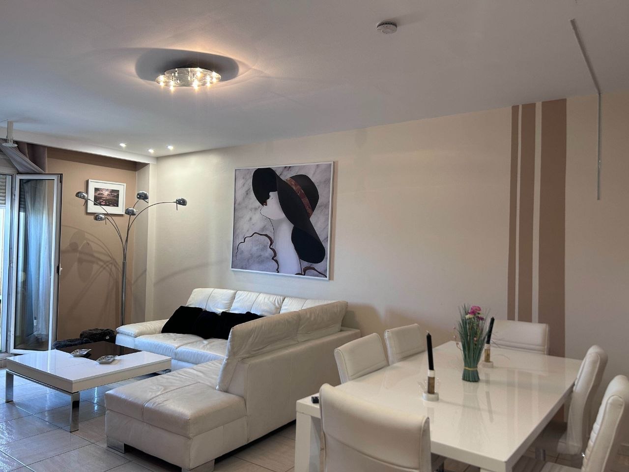 Appartement T3 équipé à Plaza Es-Seddikia – 100 m² avec vue sur jardin et parking